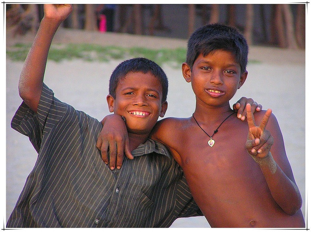 穷孩子图片_纵览新闻