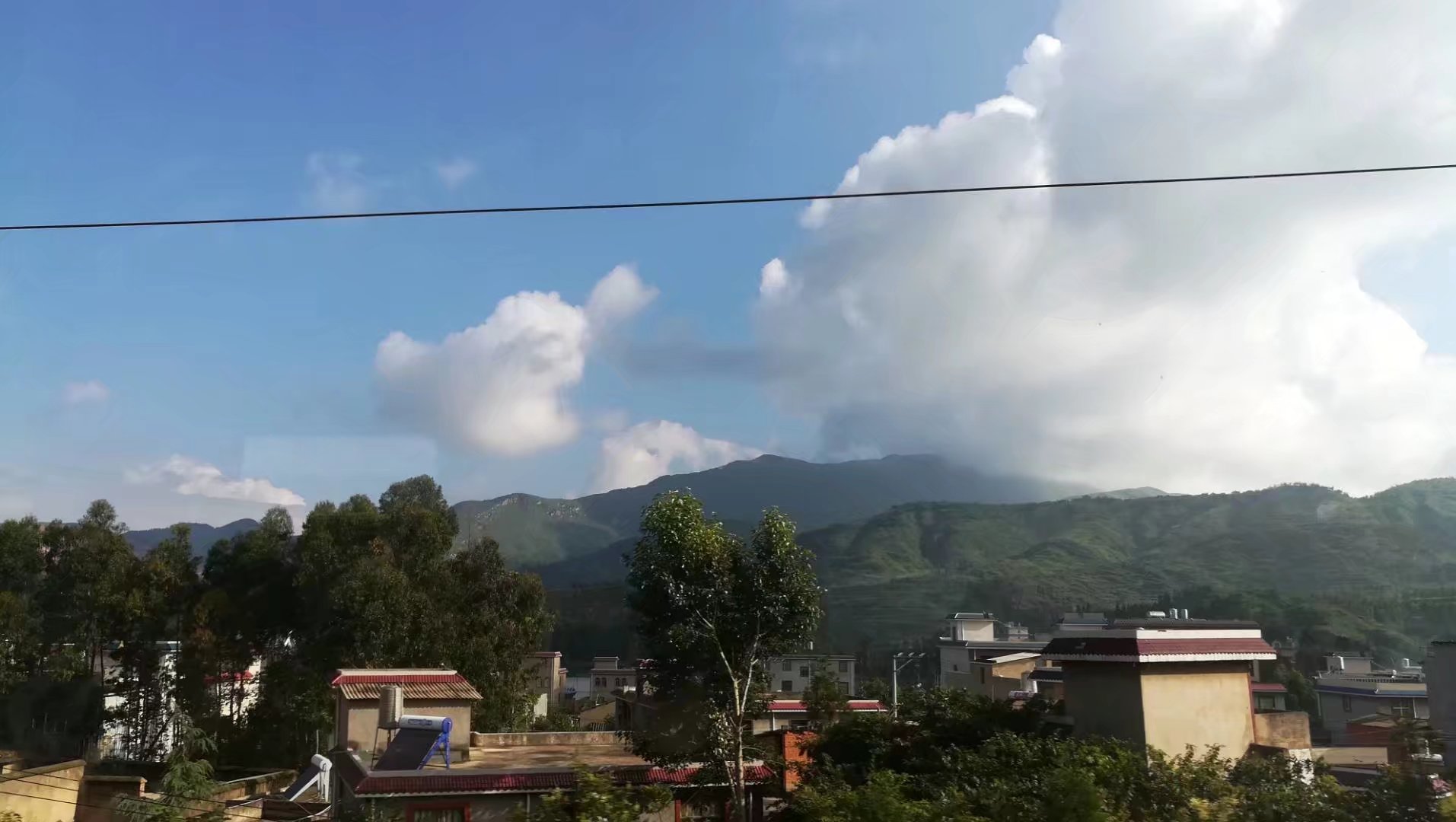 五粮液一年gdp的产值_一年四季图片