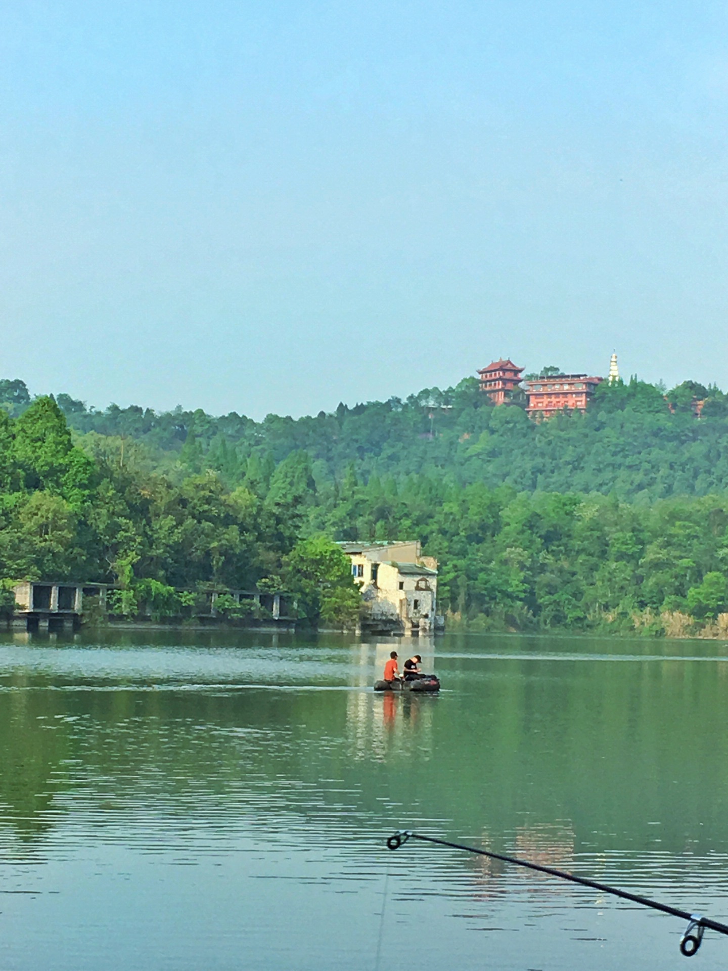 崇州 游记         崇州白塔湖景区距离成都一小时车程吧,现在的路修