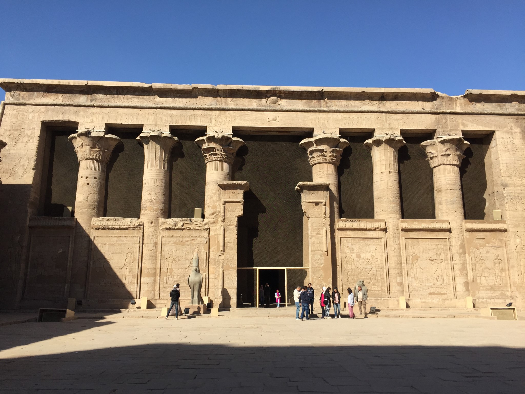 埃德夫神庙(temple of edfu;又作荷鲁斯神殿,temple of horus)里面