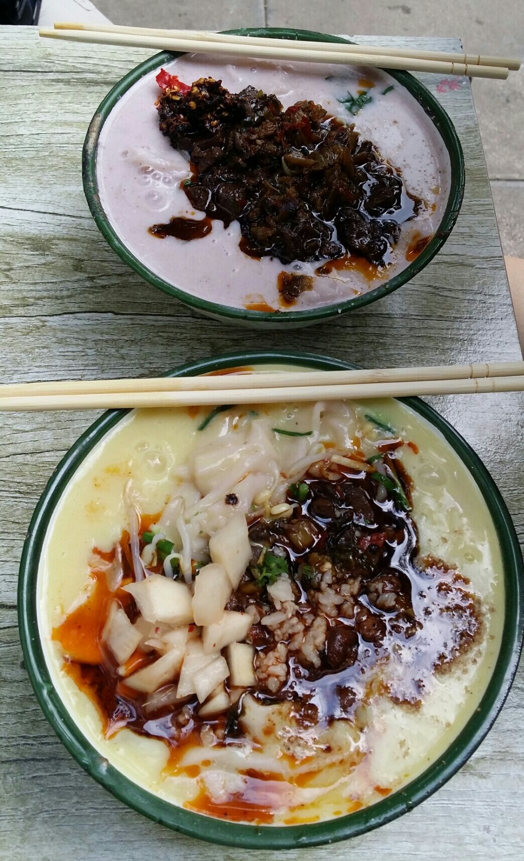 到宁洱必吃的豆汤米干和花生汤米干