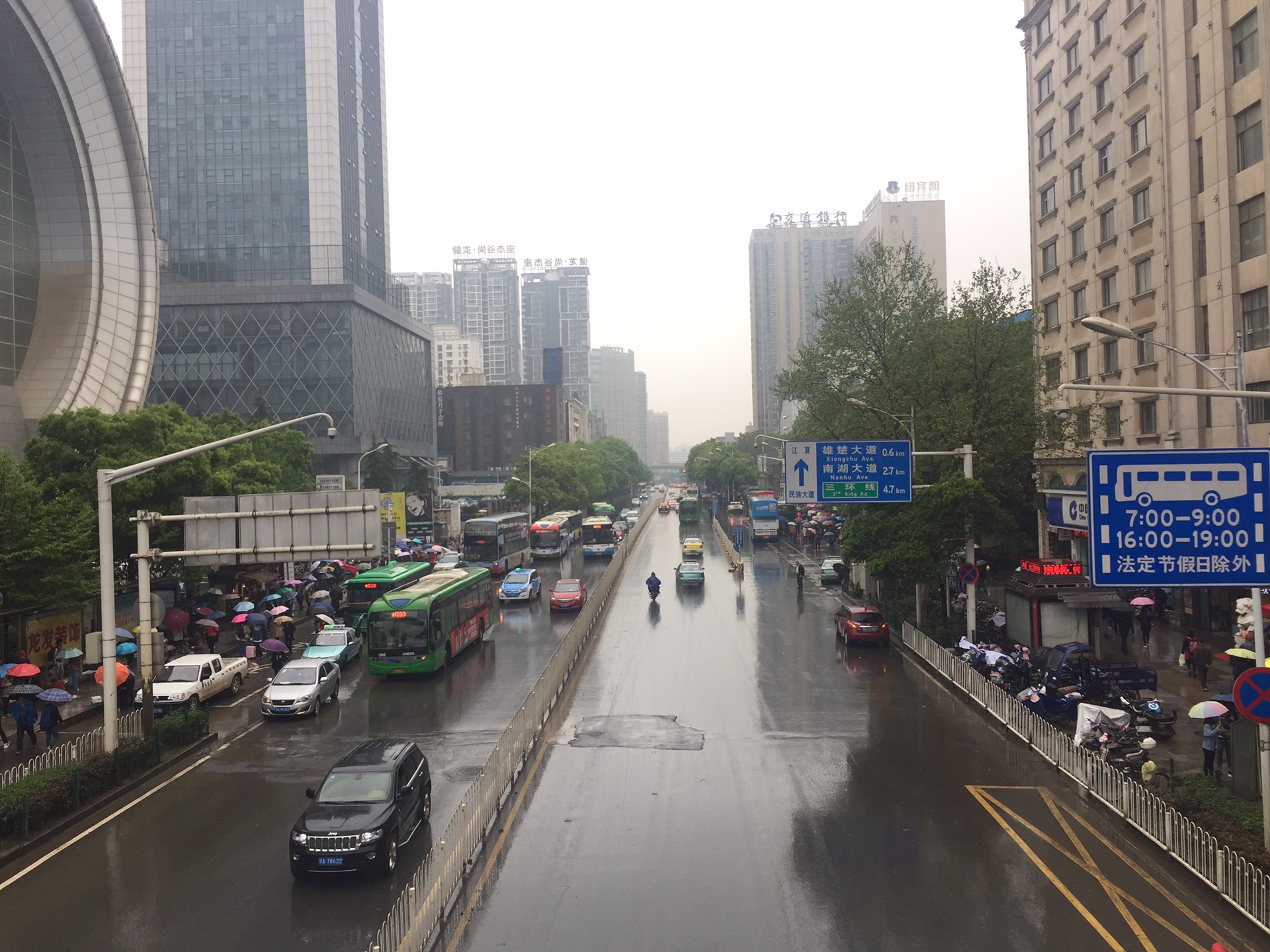 武汉在汉人口_武汉地铁出人口图片(2)