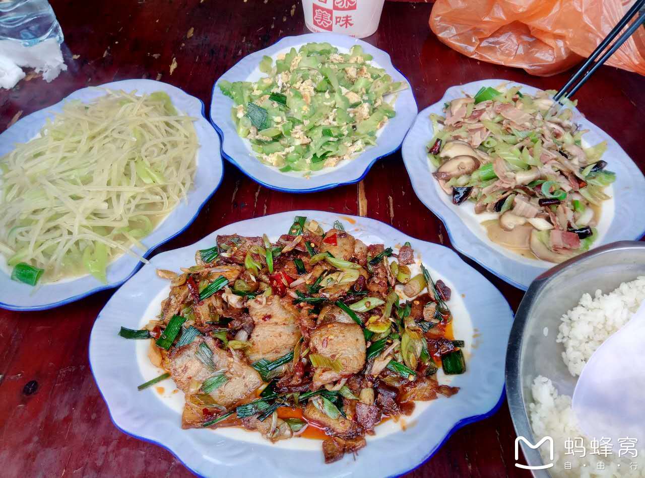 锵锵三人行_三人行人均消费