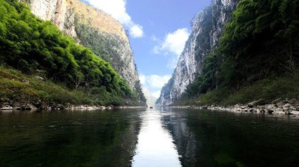 白龙峡漂流位于广安市邻水县御临镇,子中乡境内,景区自然资源丰富