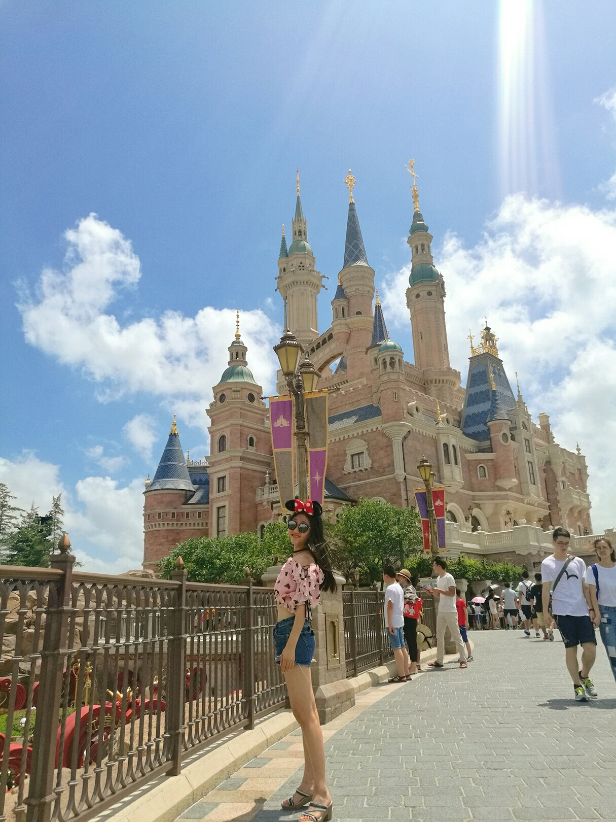 上海迪士尼  乐园  漫游童话时光之旅  这个特别的游乐项目就在城堡