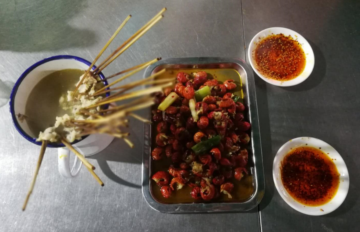 晚上从郑州开车到新密吃夜市,哪家的炒虾尾最