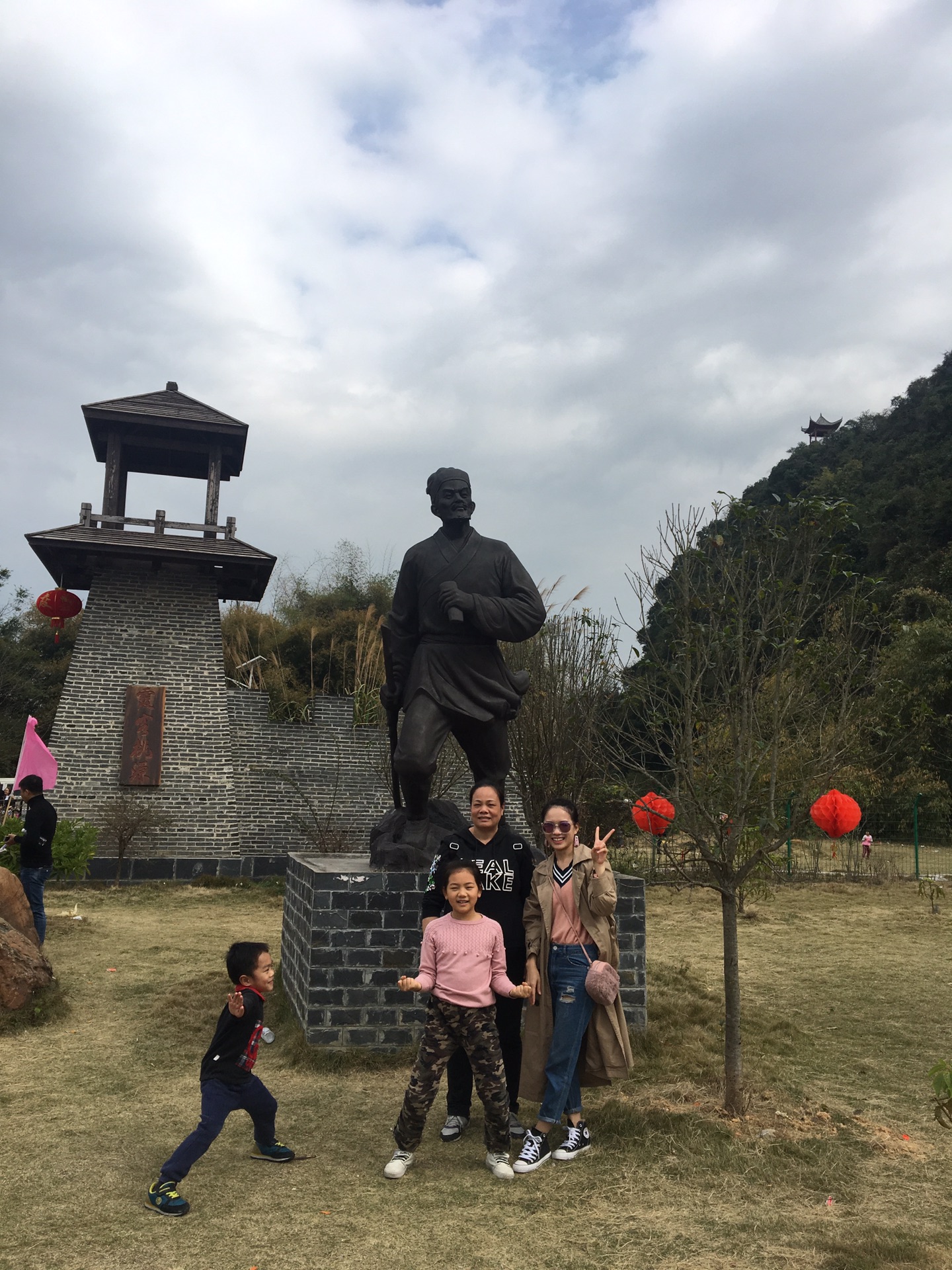 我和春天有个约会 上林县自驾游 三里霞客桃园,云里湖