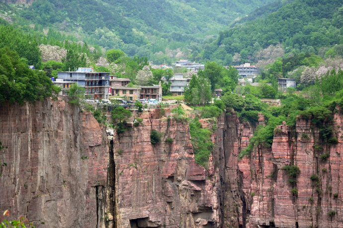 万仙山郭亮村崖上人家住红岩楼电话13462267737