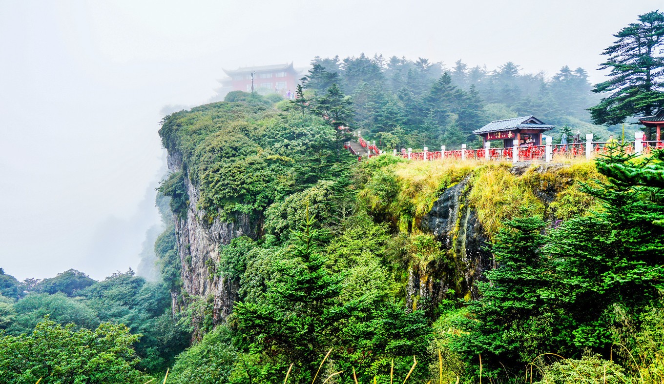 【峨眉山云海时间】什么时候看峨眉山云海最合适，几月去峨眉山最好