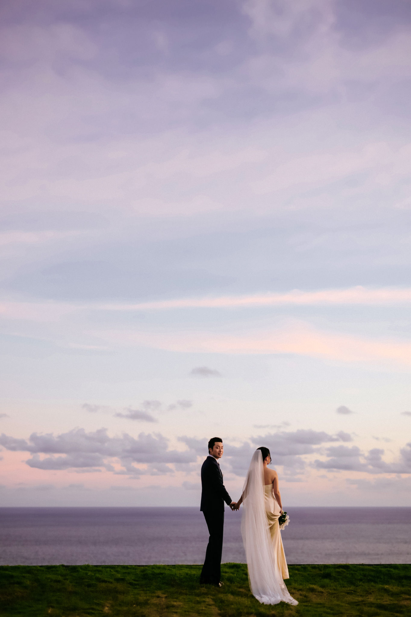 梦海探秘，解析梦到自己结婚又梦见死去的亲人的深层含义