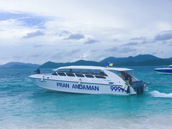 一个人坐车坐船坐凳子猜成语_一个人坐船的图片