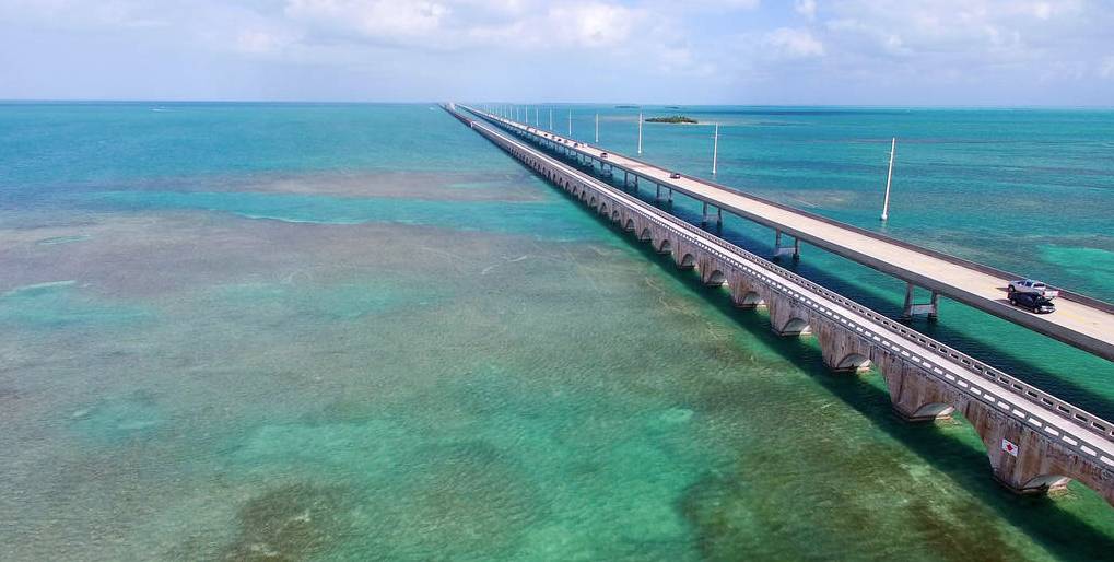 美国1号高速公路从佛罗里达州的海角开始出发,横穿美国最南端的