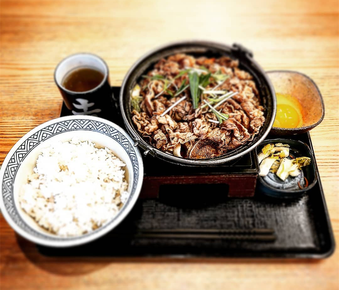 人均消费:$999  始创于1899年的牛肉饭专门店,在日本是超级实惠的餐厅