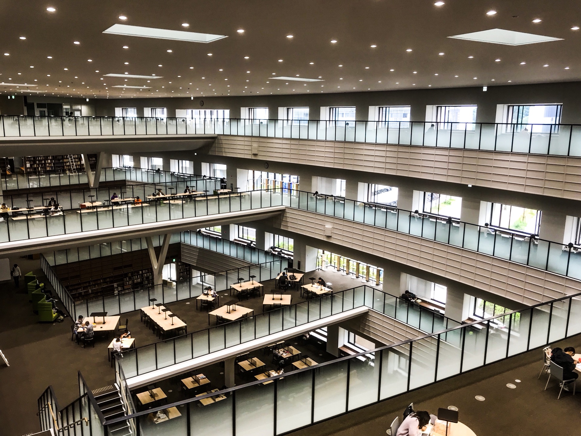 日本国内最大级图书馆——九州大学新中央图书馆