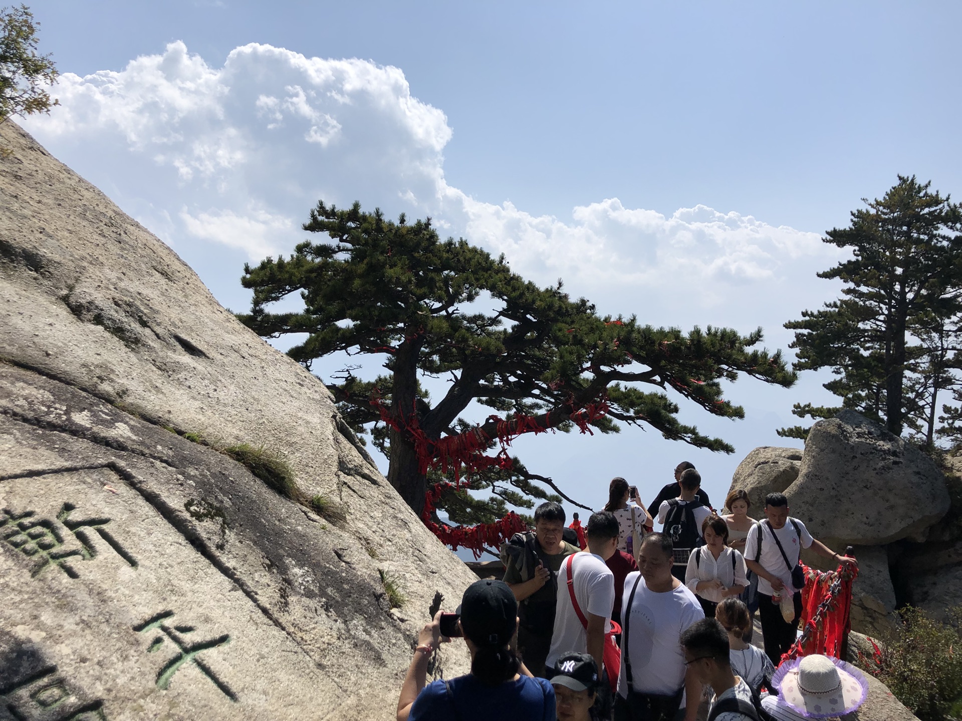 西峰人口多么_华山西峰(3)