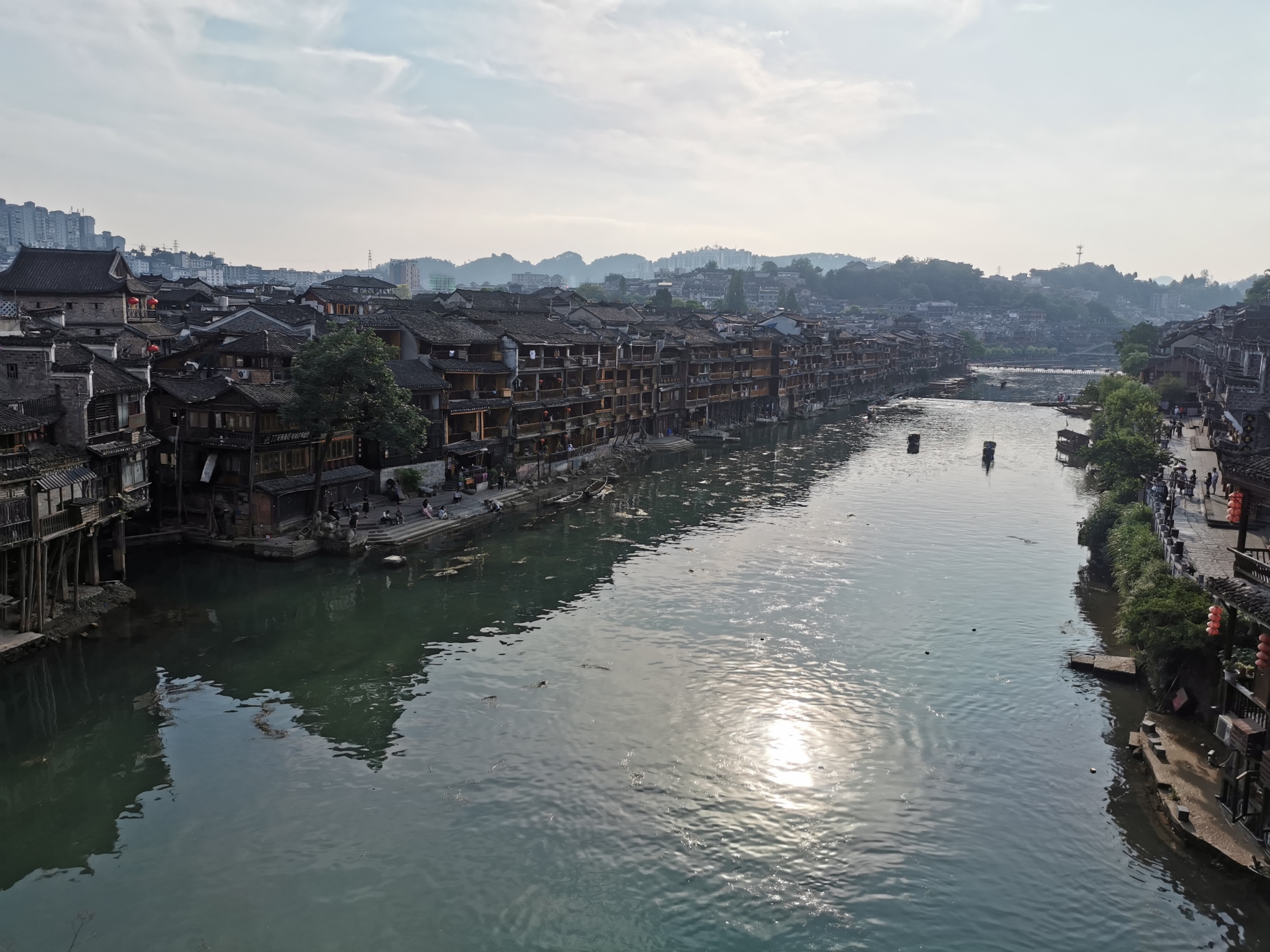 湘西自治州有多少人口_湘西自治州有多少个市(2)