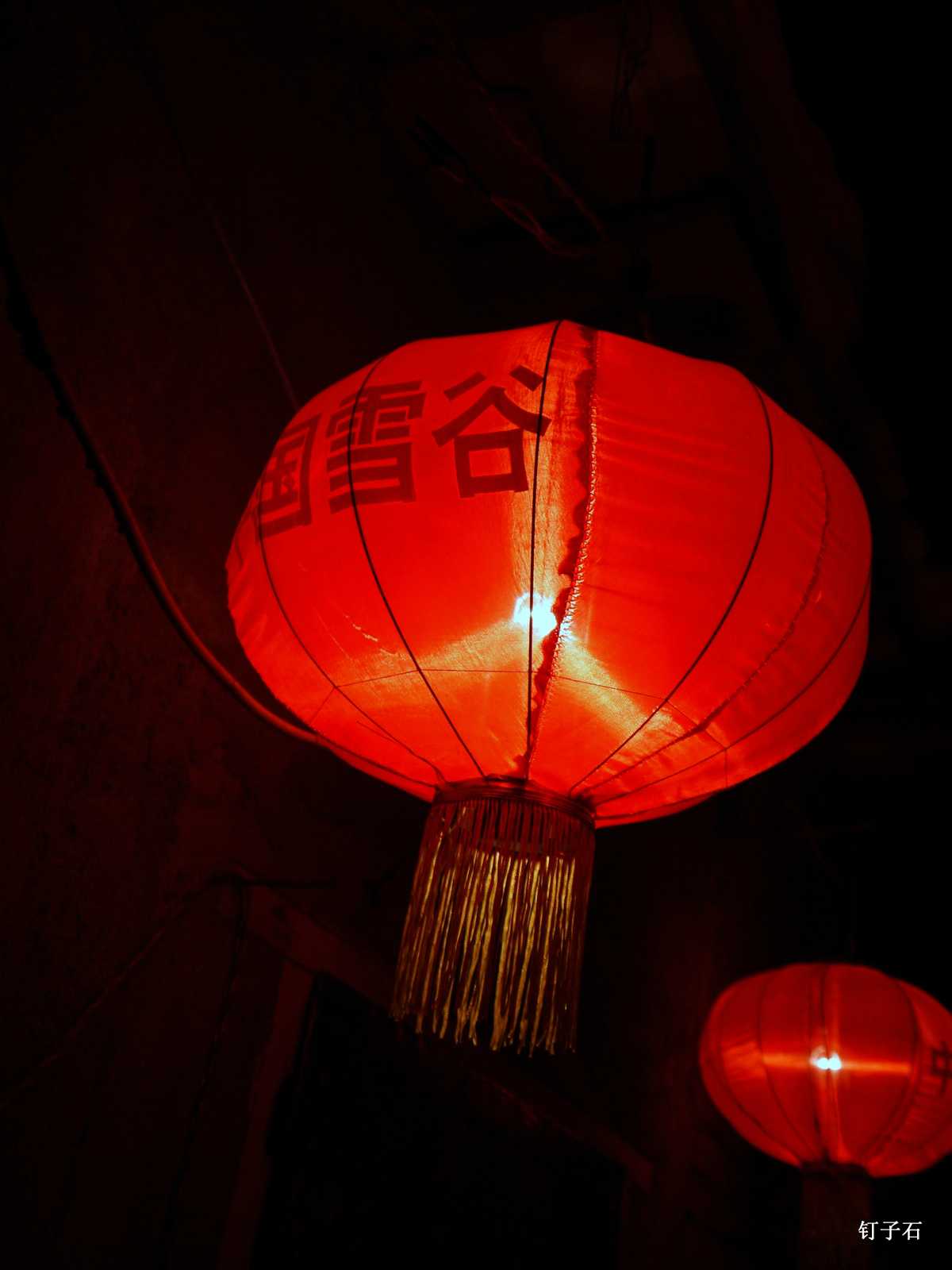 一个人口中有个灯泡_两个灯泡一个开关图片(3)