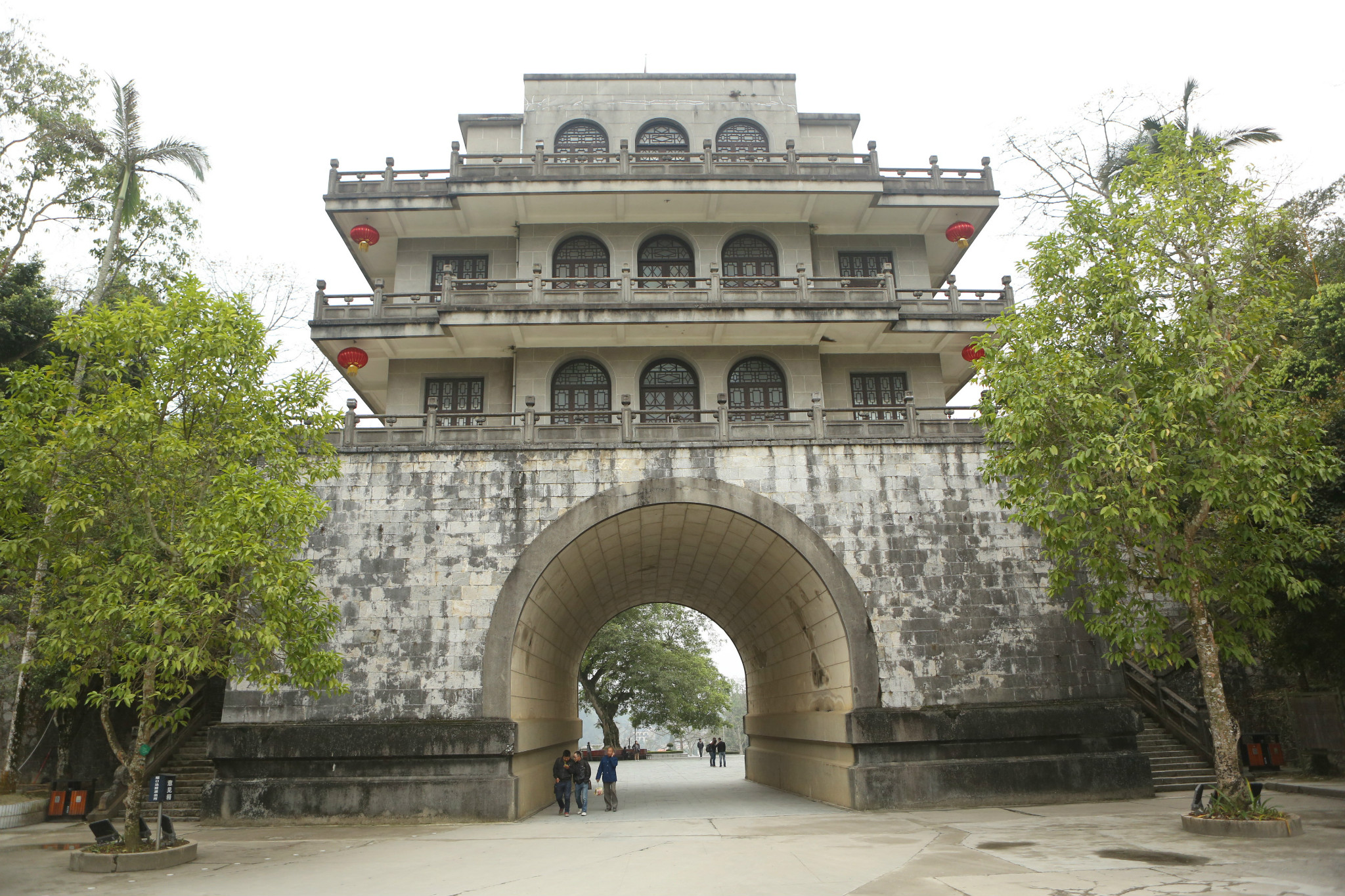 凭祥市有多少人口_凭祥市高级中学图(2)
