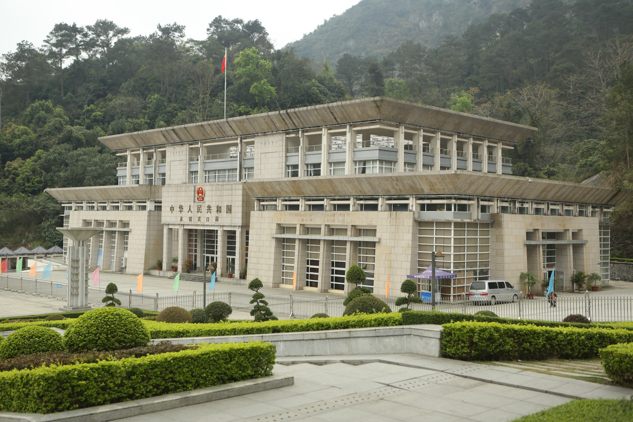 凭祥市有多少人口_凭祥市高级中学图(2)
