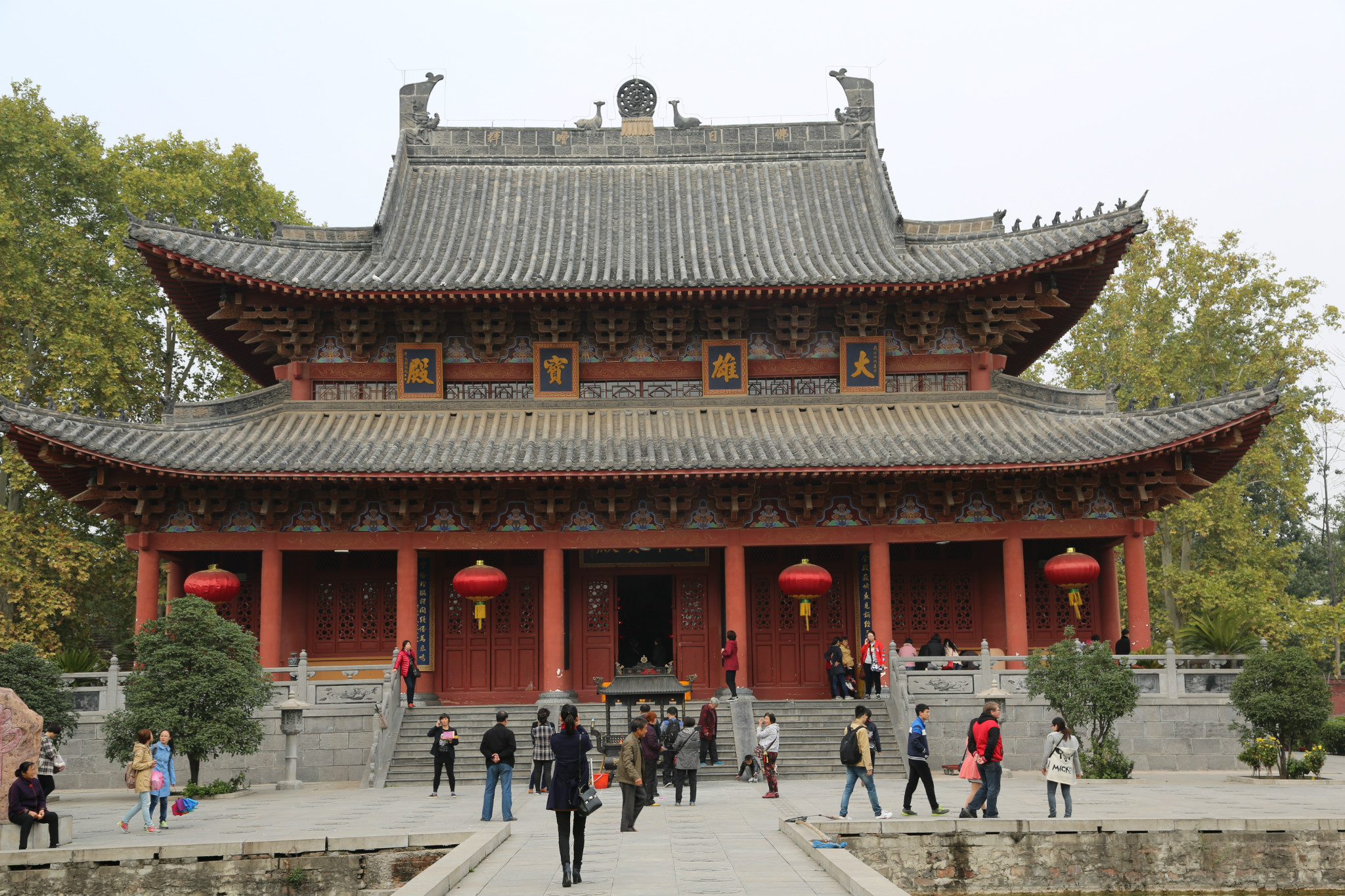 白马寺大门左转不远处就是狄仁杰墓,狄仁杰为
