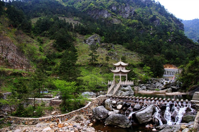 地处临安西部,景区分别由十大门景点组成,目前剑门,龙门景区已开发