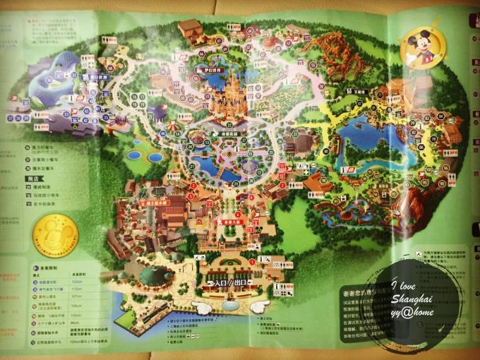 下图为上海迪士尼乐园的地图,在进门处可以拿到.图片