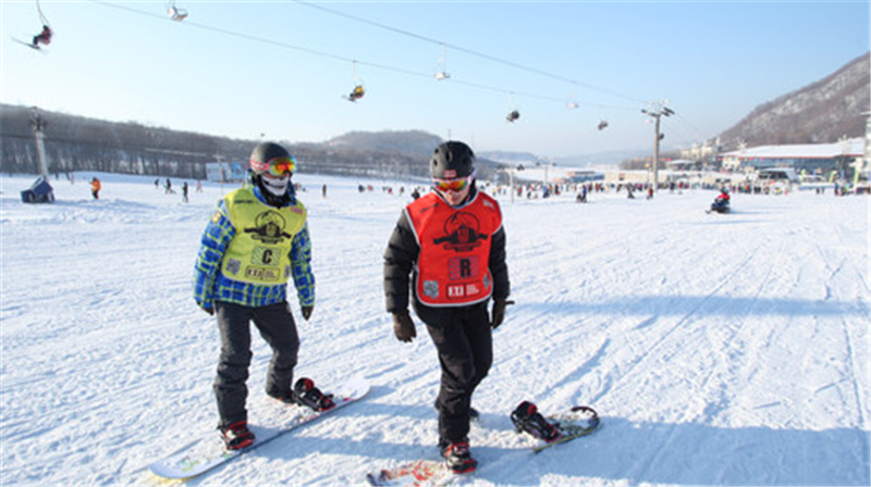 【帽儿山滑雪1日游】哈尔滨体育学院:滑雪教学基地!