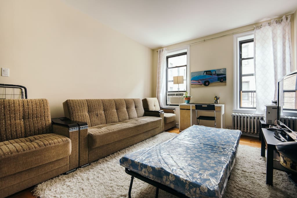 clean&quiet living room near ocean.