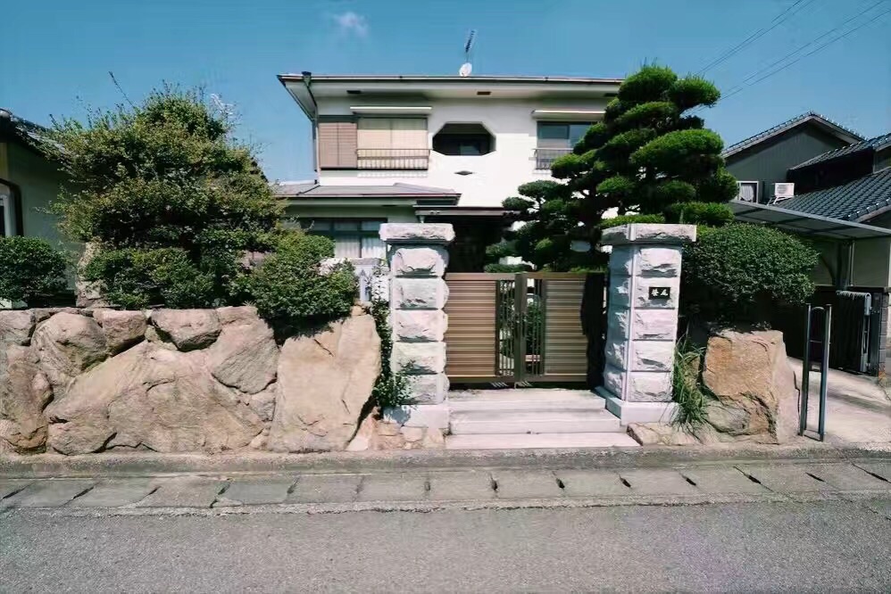 去日本人均_日本海豚湾图片(2)