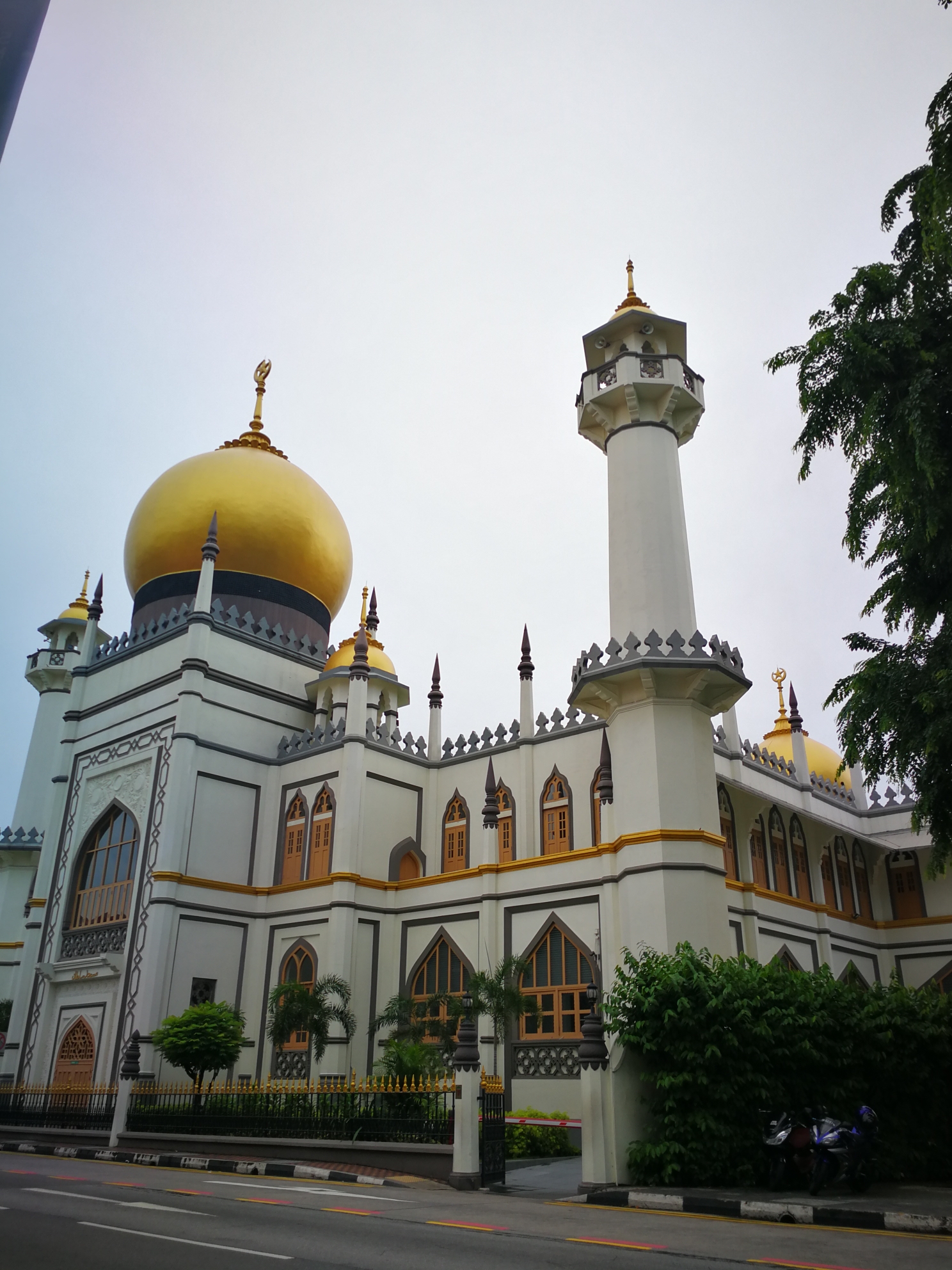 苏丹回教堂(masjid sultan)位于新加坡甘榜格南区的马斯喀特街与桥北