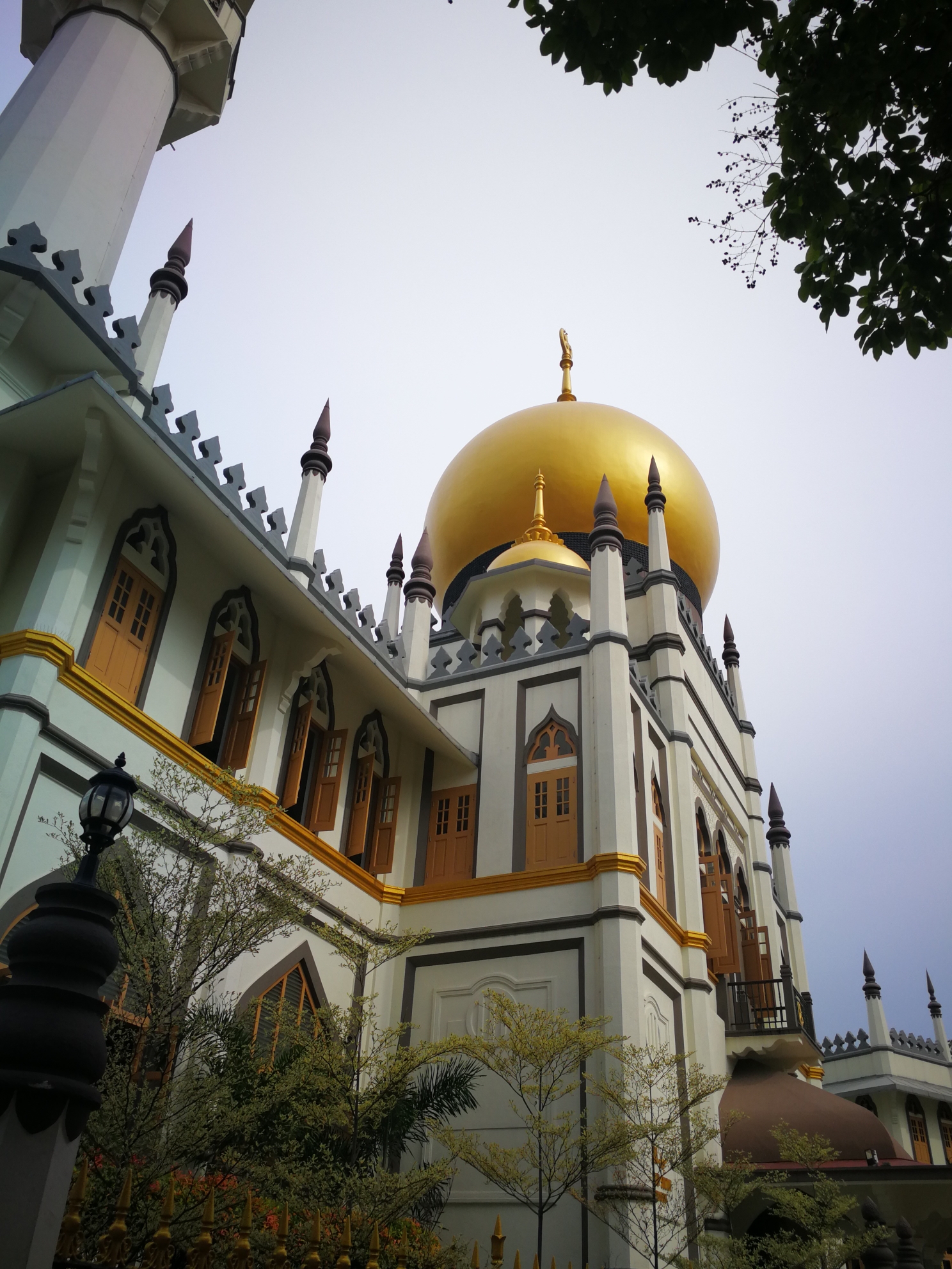 苏丹回教堂(masjid sultan)位于新加坡甘榜格南区的马斯喀特街与桥北