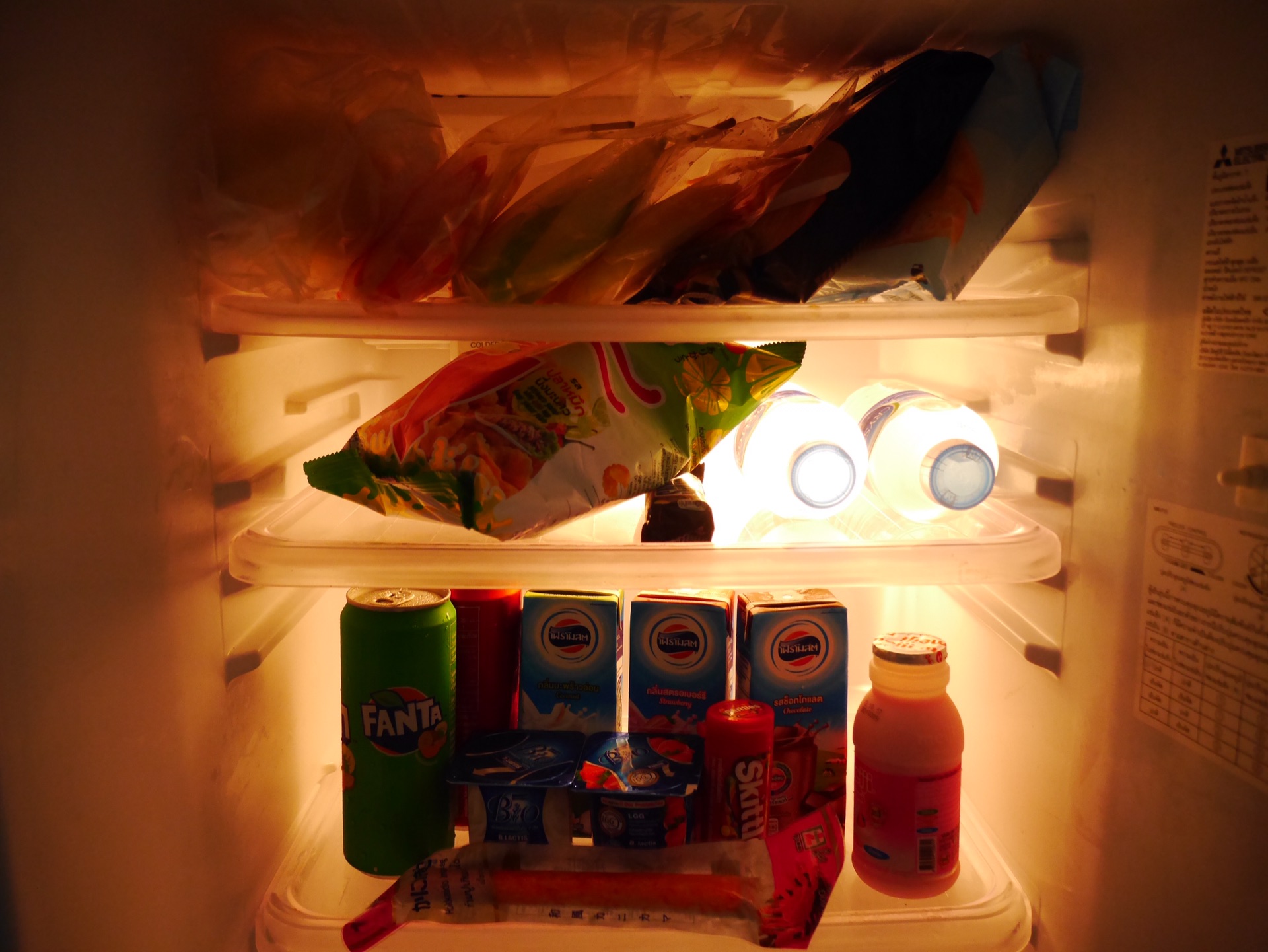 吃光了冰箱里的零食,收拾好了行李,最后拍一张清迈的夜景,我们也揽