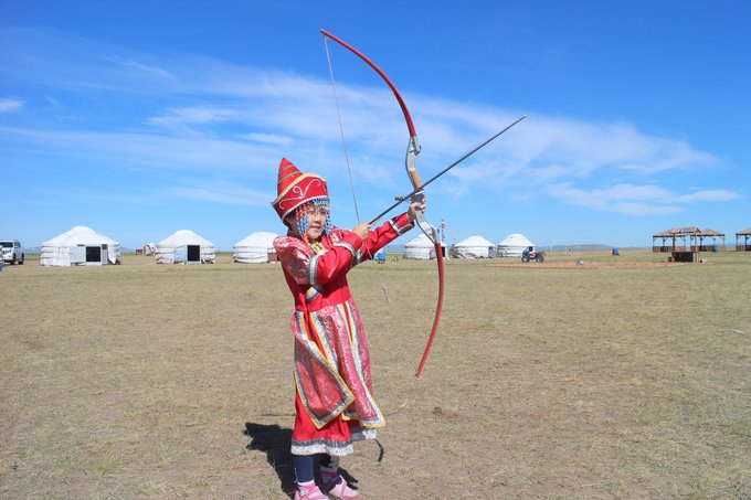 仰望蓝天白云、俯瞰绿草碧湾。然后带着娃娃呼