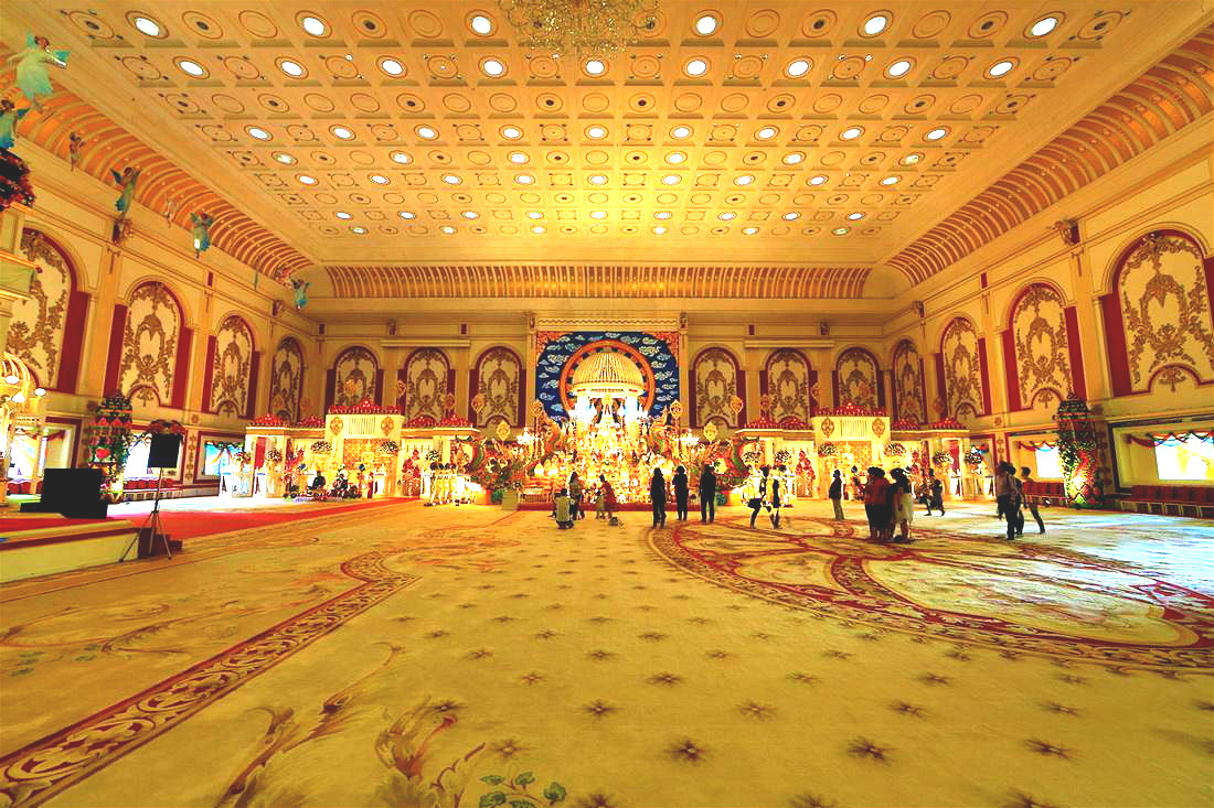 位于芭堤雅的"富贵黄金屋",是泰国首富谢国民为其母修建的私人住宅.