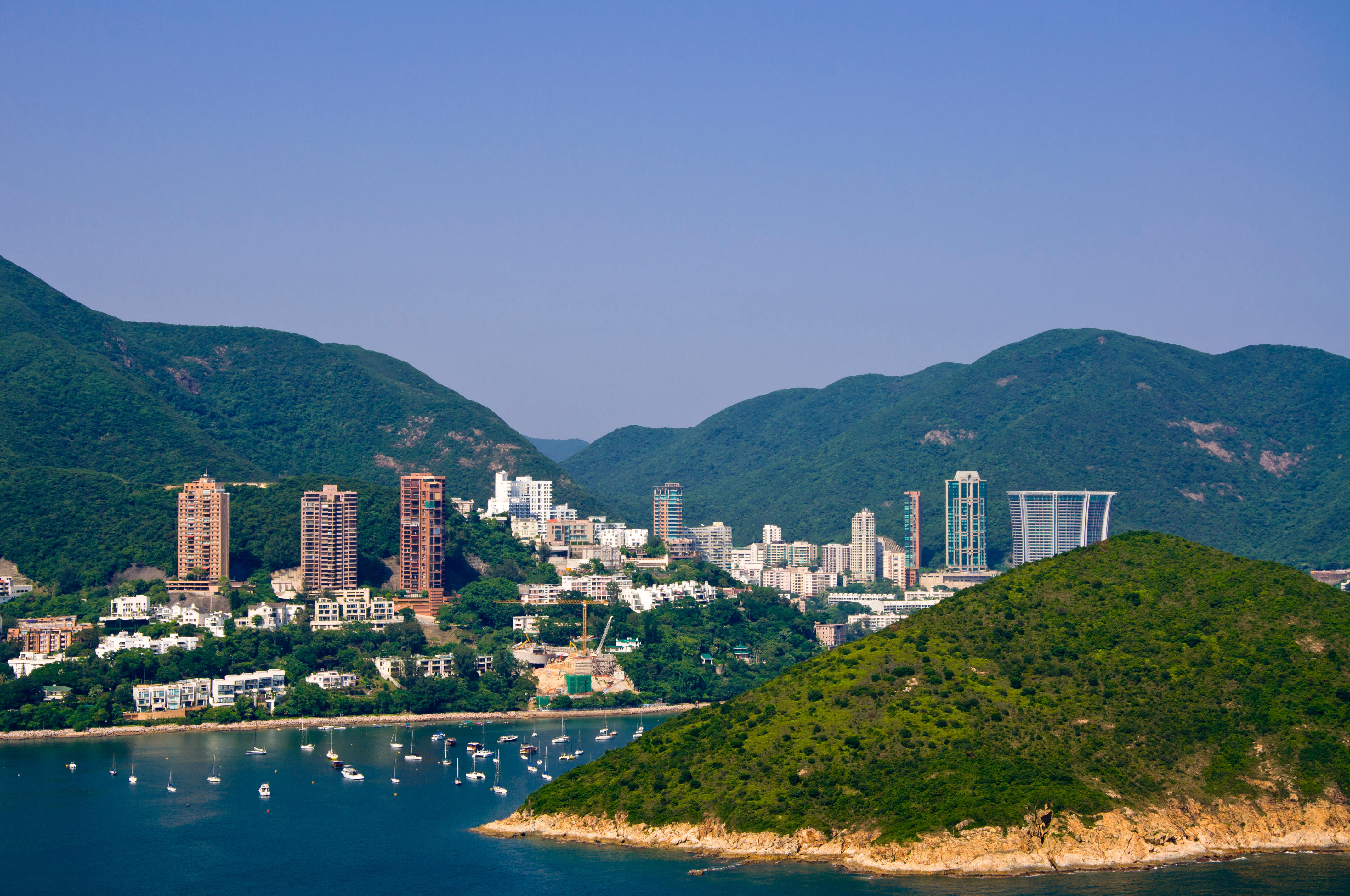 前往參觀香港著名的風水寶地太平山(約30-40分鐘)欣賞東方之珠,中銀