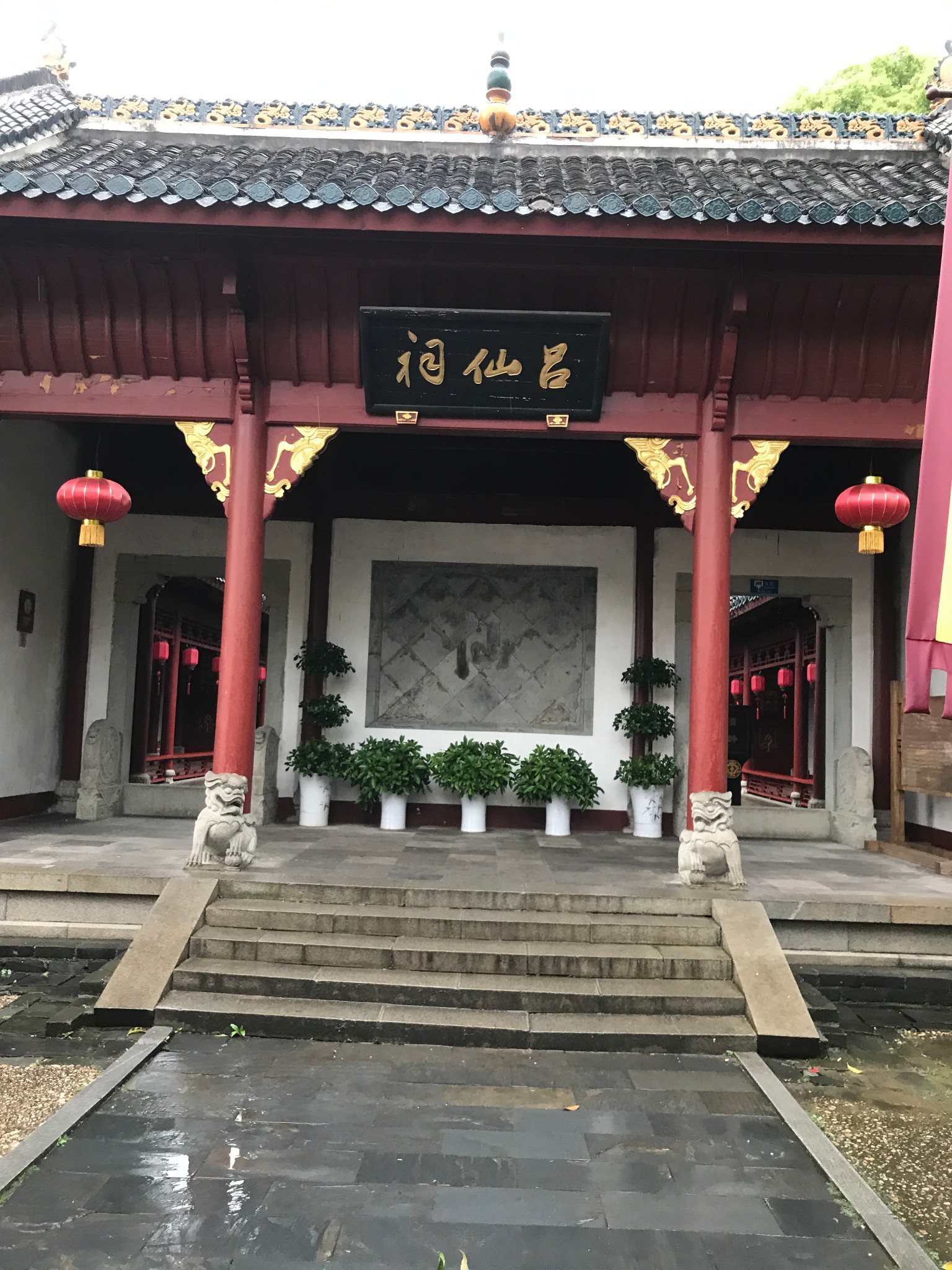 巴陵郡上岳阳边,洞庭湖下水如天