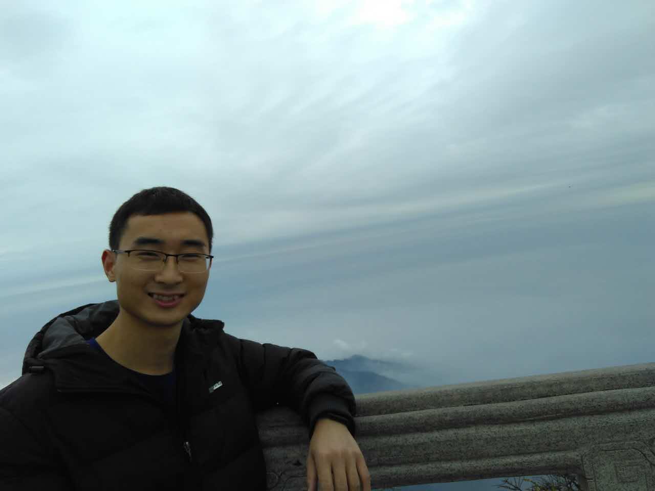 六月峨眉山金顶夜晚温度