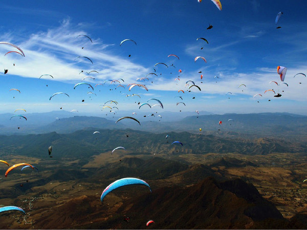 尼泊尔 滑翔伞飞行(高空俯瞰安娜普纳雪山群峰 体验滑翔快感)