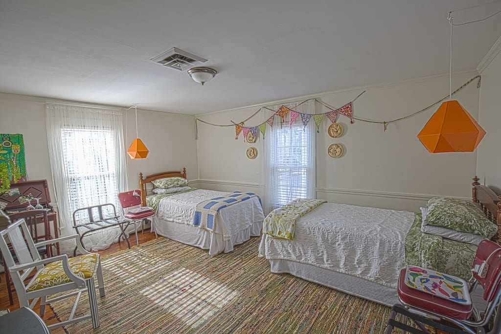 play room . twin beds