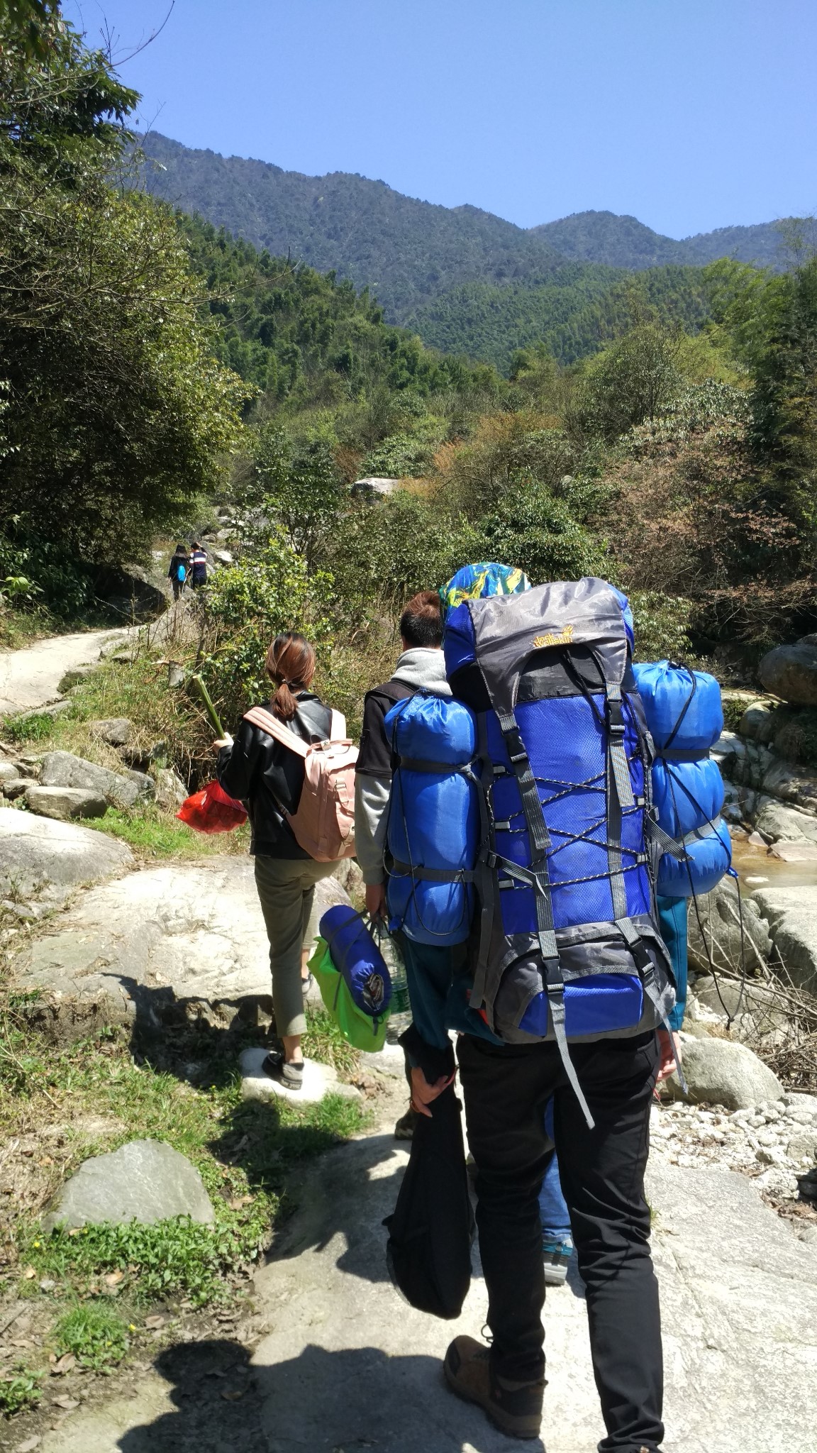 龙山有多少人口_古越龙山黄酒多少度