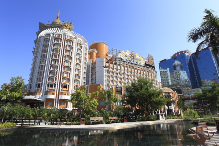 14:30 旧葡京酒店或回力时尚坊(约30分钟)