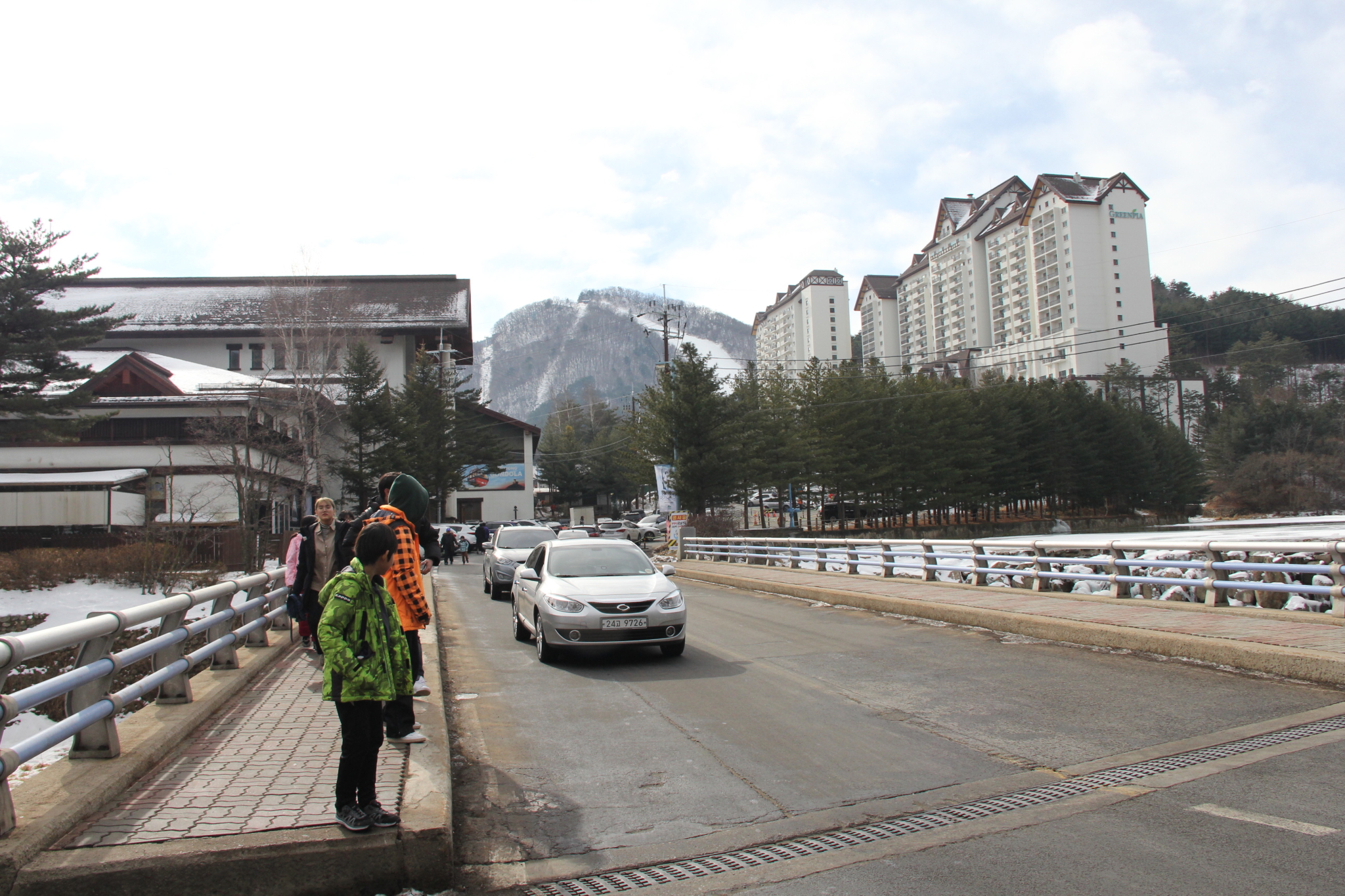 平昌有多少人口_附视频 平昌某路口一人倒地不起,地上还有一摊红色的......(3)