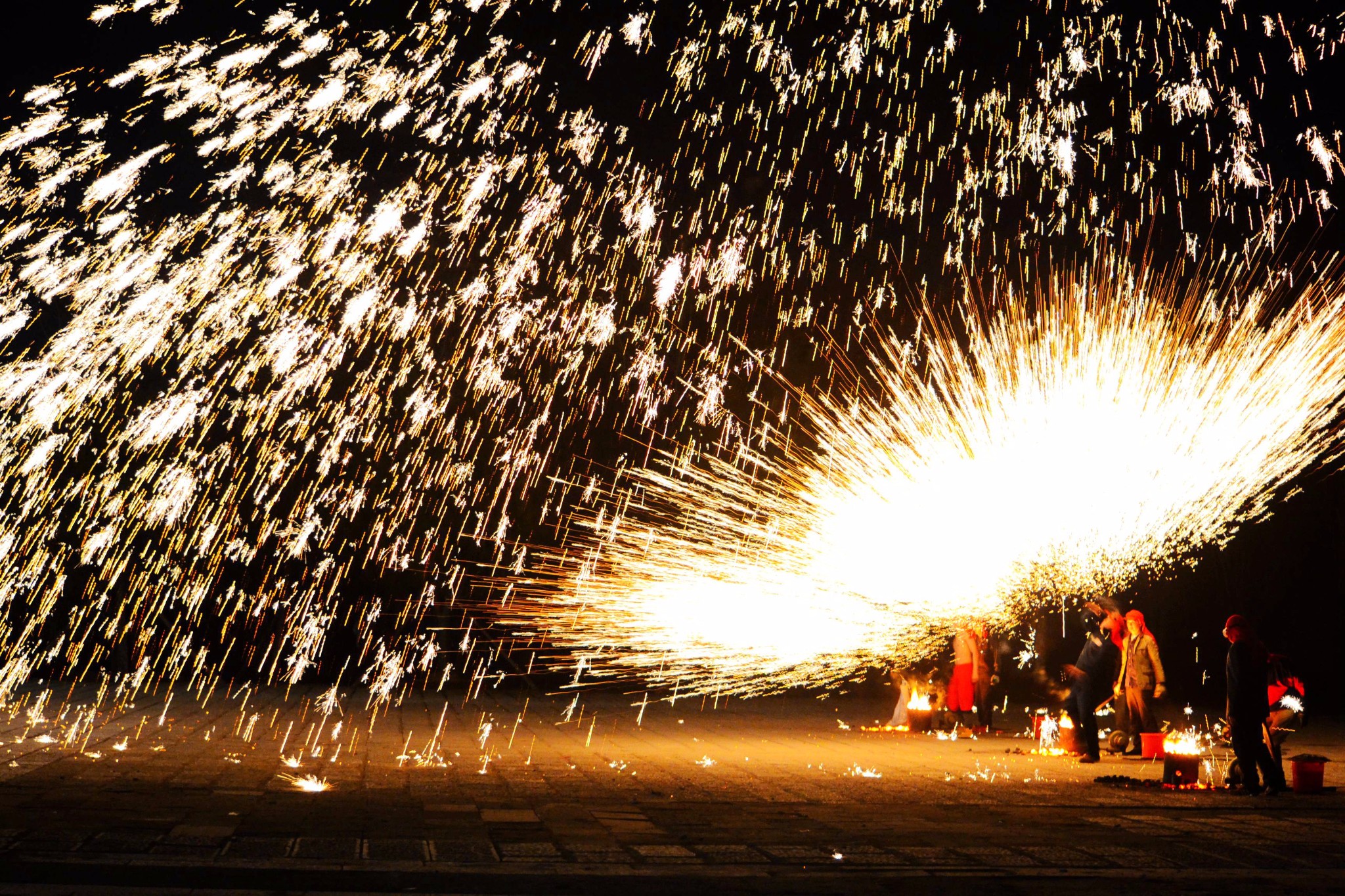 回复游记:新年台儿庄古城观打钢花表演