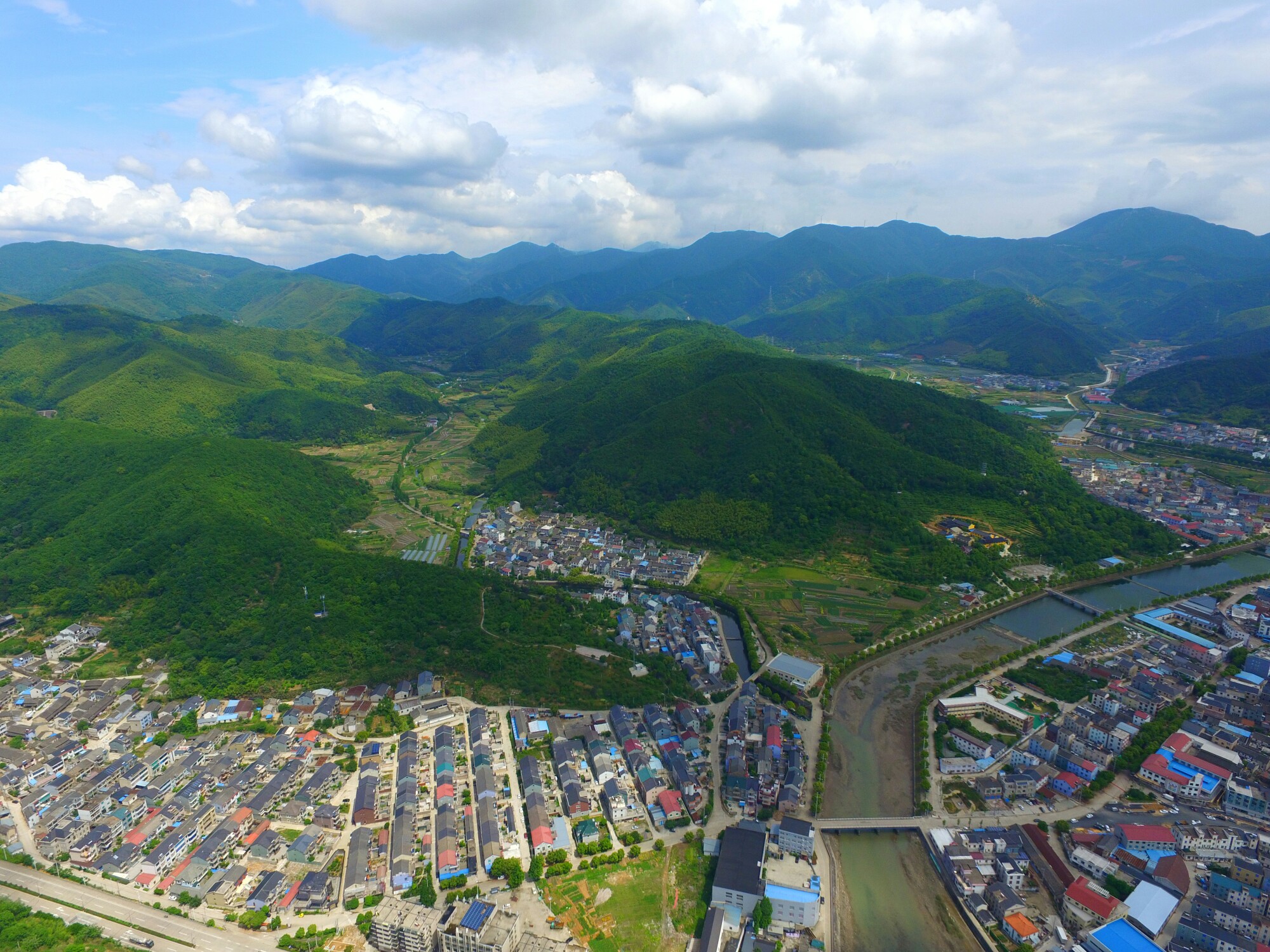 大佳何村人口_大佳何团联村