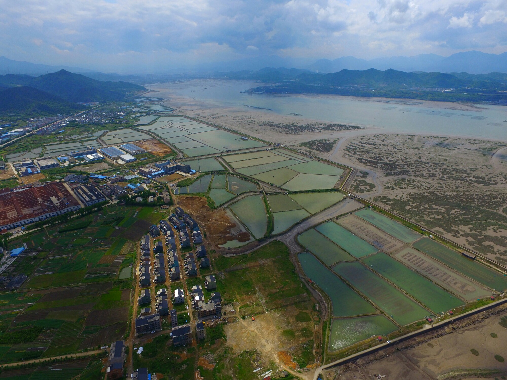 大佳何村人口_大佳何团联村