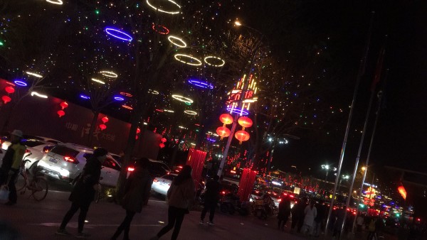 西安年最有年味儿,人行道单行线够有意思