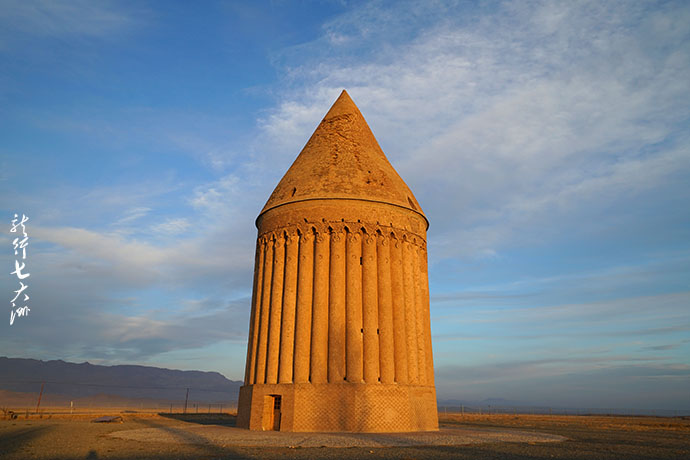 伊朗 游记 2,mehmandust砖塔 3,radkan砖塔 此塔位于马什哈德以西75