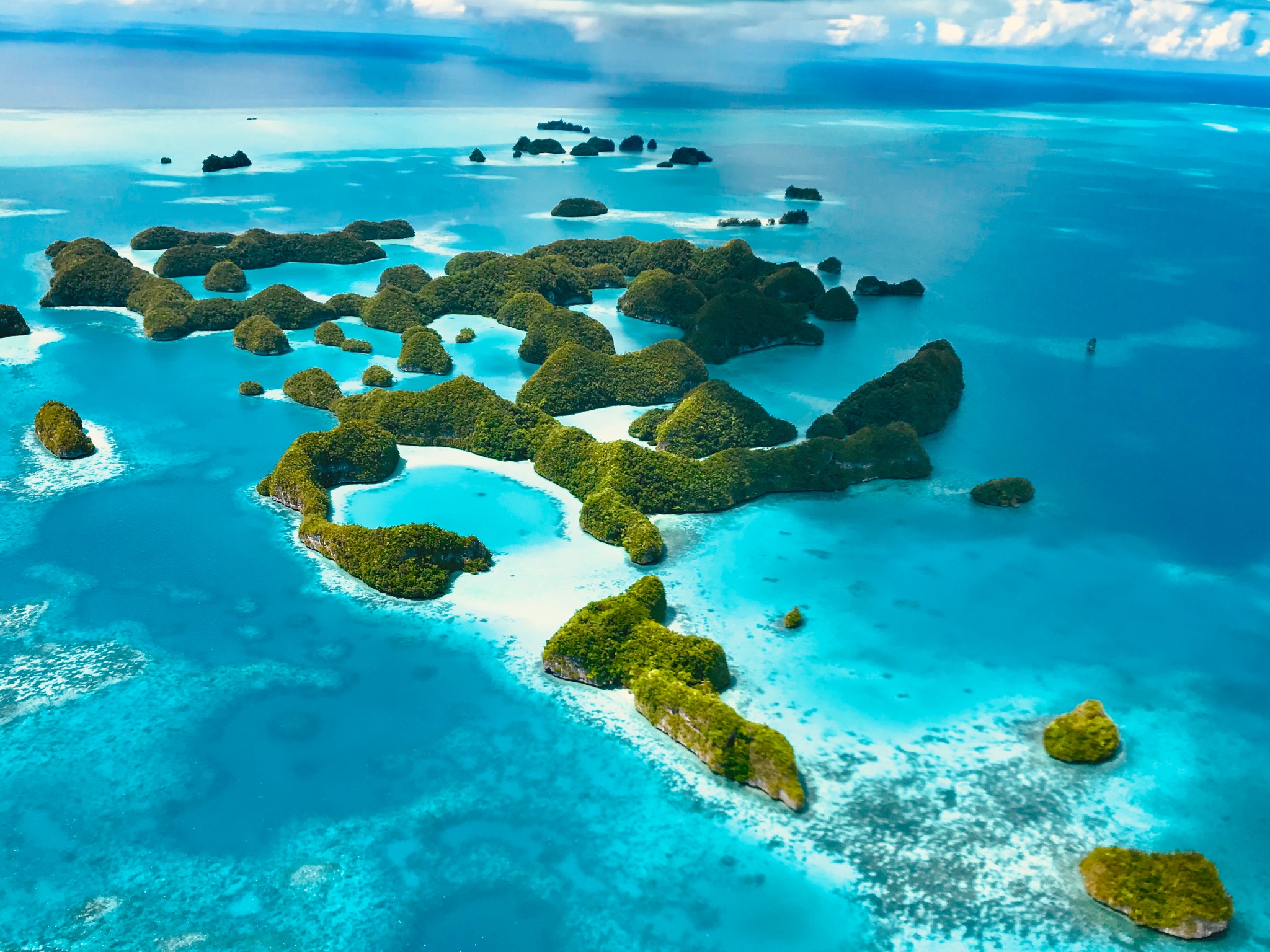 上面的帕劳群岛高清摄影大图-千库网