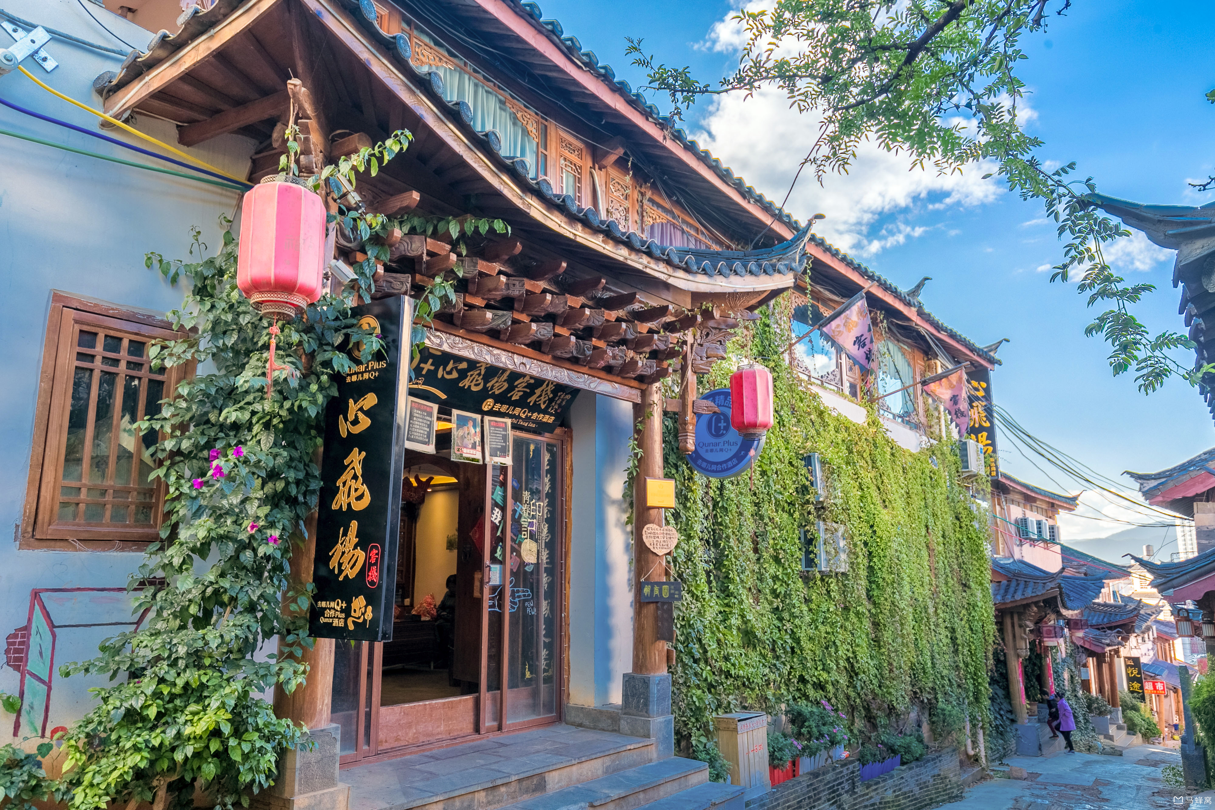 你们在丽江一共要呆5天时间,既然是老人的话,从吃住行玩,各方面都要