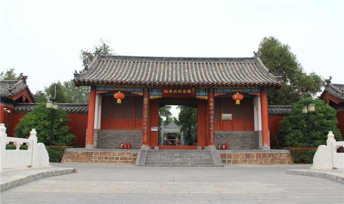 102/150 杨再兴纪念园 杨再兴陵园,位于临颍县黄帝庙乡小商桥村东